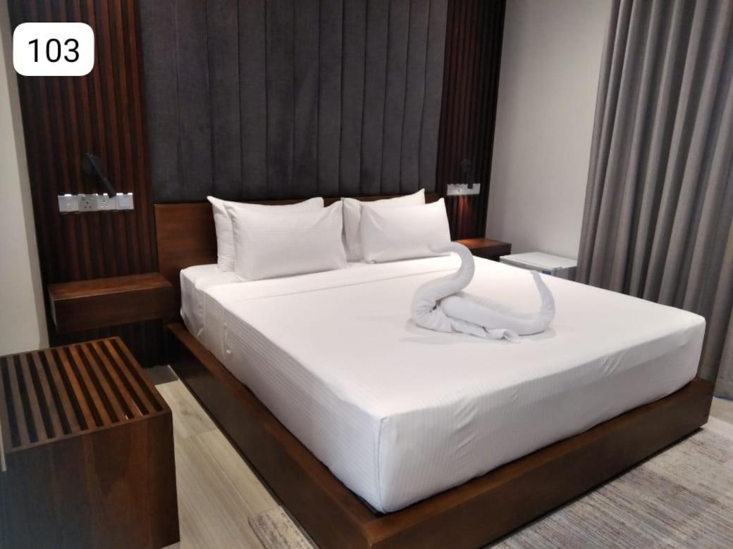 Thimbiri Wewa Resort Вилпату Екстериор снимка